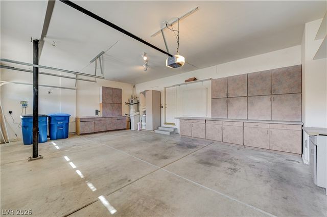 8640 Castle Hill Avenue, Las Vegas, NV 89129