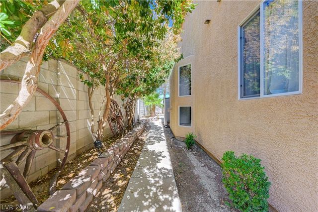 8640 Castle Hill Avenue, Las Vegas, NV 89129