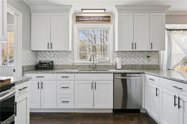 201 Crystal Lake DR, Yorktown, VA 23692