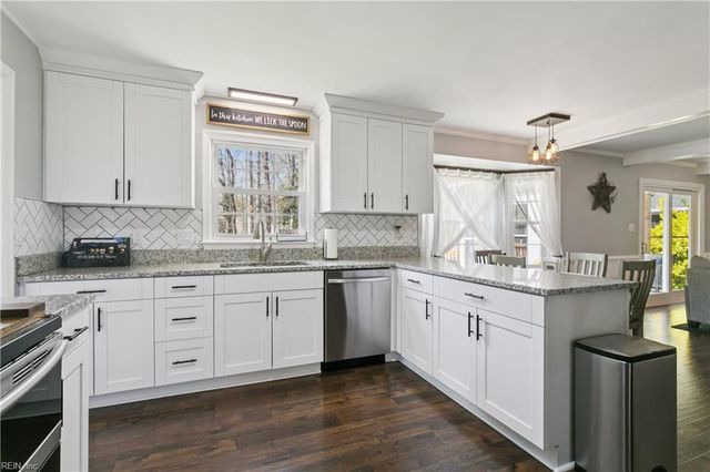 201 Crystal Lake DR, Yorktown, VA 23692