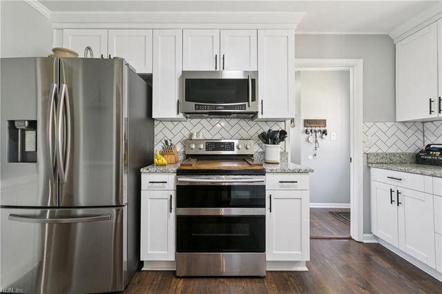 201 Crystal Lake DR, Yorktown, VA 23692