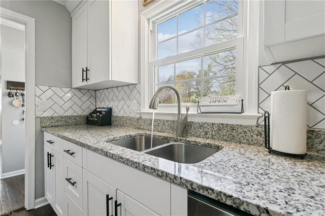 201 Crystal Lake DR, Yorktown, VA 23692