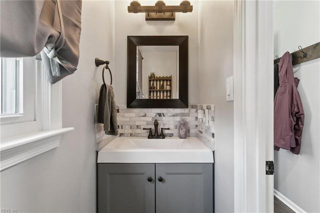 201 Crystal Lake DR, Yorktown, VA 23692