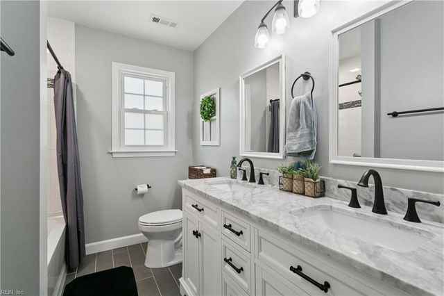 201 Crystal Lake DR, Yorktown, VA 23692