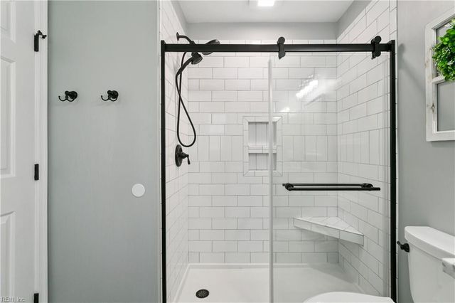 201 Crystal Lake DR, Yorktown, VA 23692