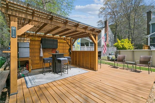 201 Crystal Lake DR, Yorktown, VA 23692