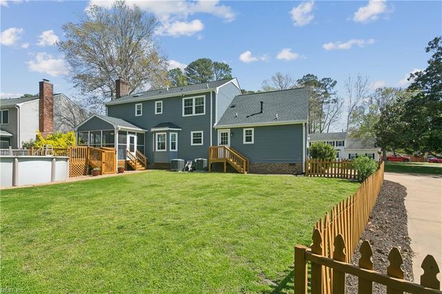 201 Crystal Lake DR, Yorktown, VA 23692