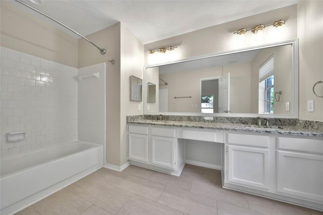10 Still Corner Place, The Woodlands, TX 77381