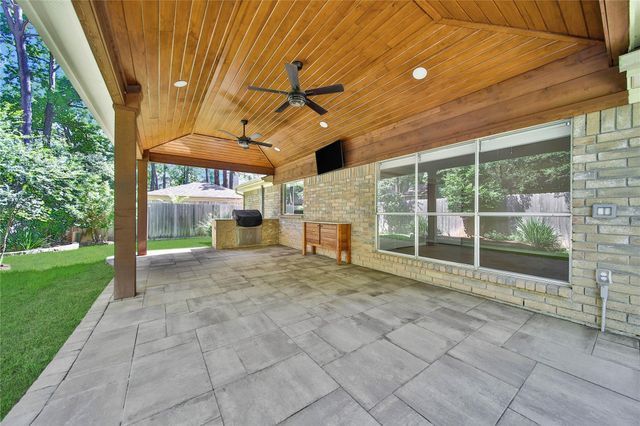 10 Still Corner Place, The Woodlands, TX 77381
