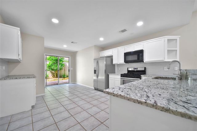 10 Still Corner Place, The Woodlands, TX 77381