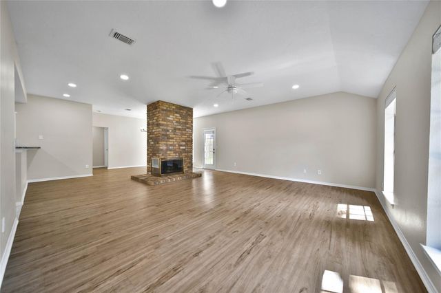 10 Still Corner Place, The Woodlands, TX 77381