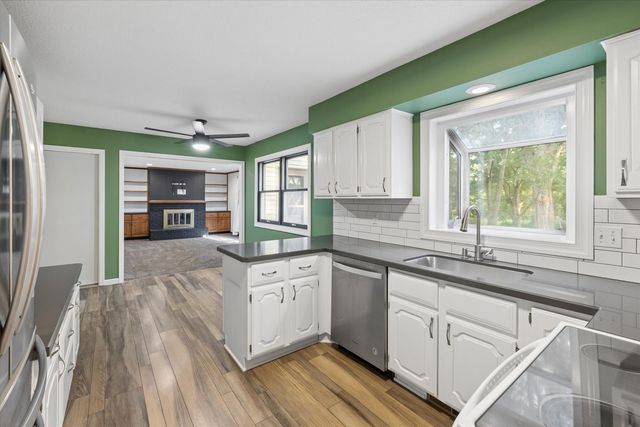 2423 E 32nd Street, Davenport, IA 52807