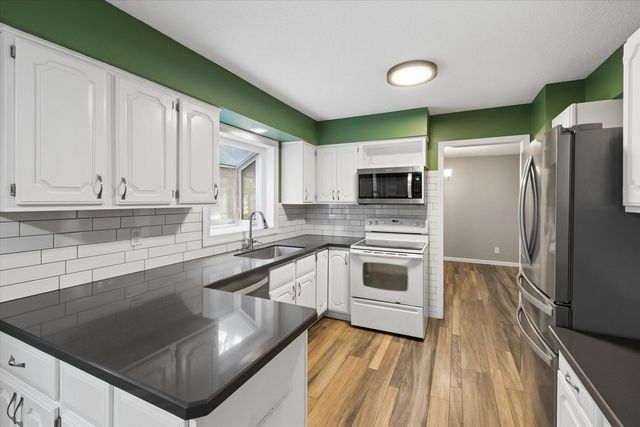 2423 E 32nd Street, Davenport, IA 52807