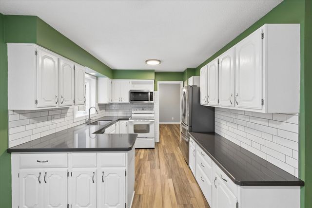 2423 E 32nd Street, Davenport, IA 52807