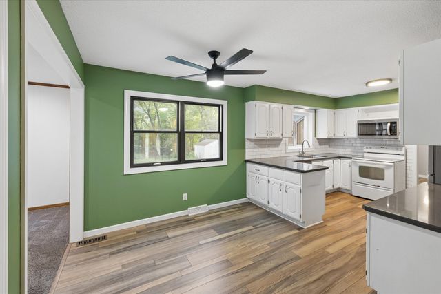 2423 E 32nd Street, Davenport, IA 52807