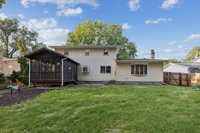 2423 E 32nd Street, Davenport, IA 52807