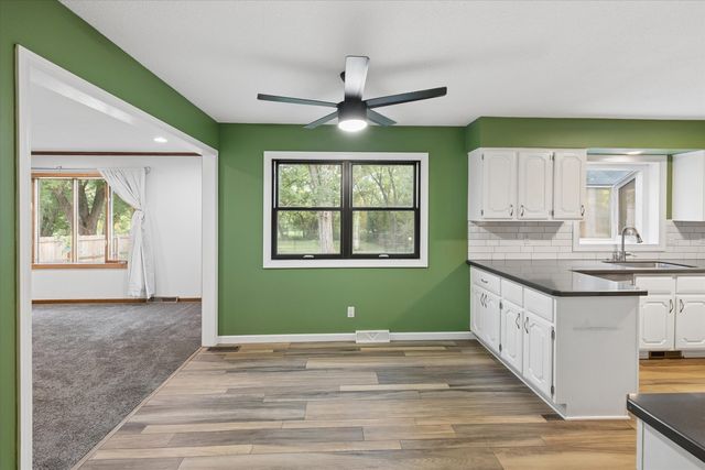 2423 E 32nd Street, Davenport, IA 52807