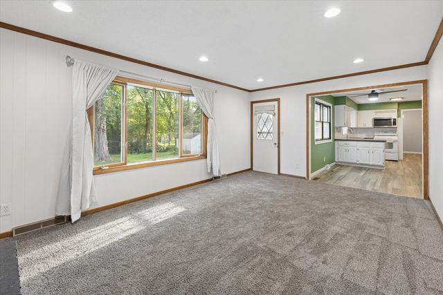 2423 E 32nd Street, Davenport, IA 52807
