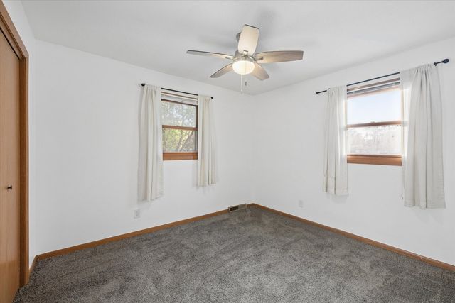 2423 E 32nd Street, Davenport, IA 52807