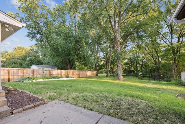 2423 E 32nd Street, Davenport, IA 52807