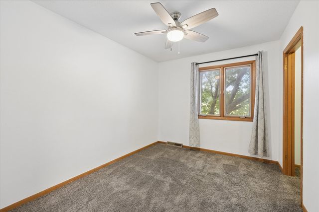 2423 E 32nd Street, Davenport, IA 52807