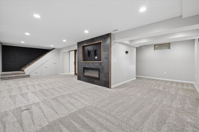 2423 E 32nd Street, Davenport, IA 52807