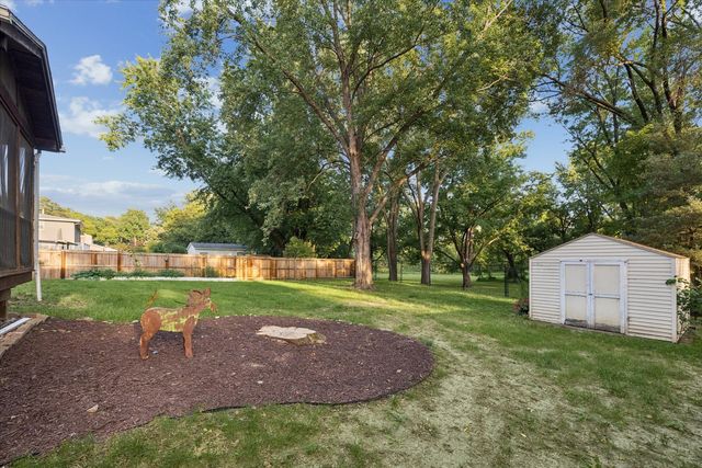 2423 E 32nd Street, Davenport, IA 52807