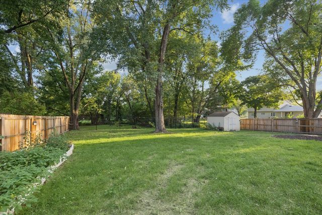 2423 E 32nd Street, Davenport, IA 52807