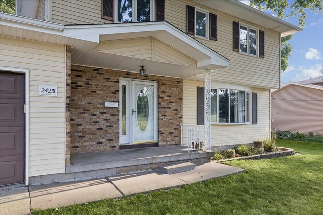 2423 E 32nd Street, Davenport, IA 52807