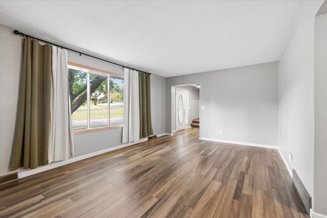2423 E 32nd Street, Davenport, IA 52807