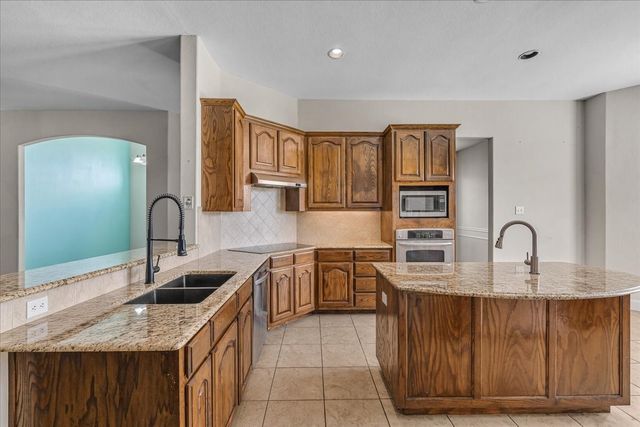 11909 Caddo Creek Drive, Lavon, TX 75166