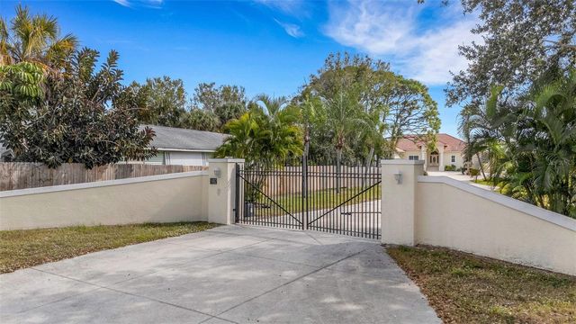 102 BRENDA LANE, Nokomis, FL 34275