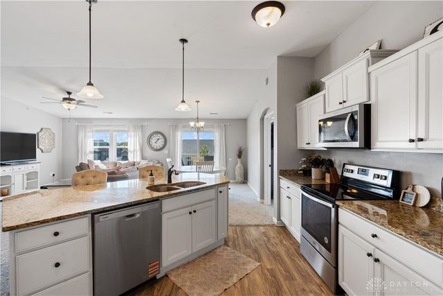 285 Waterhaven Way, Springboro, OH 45066