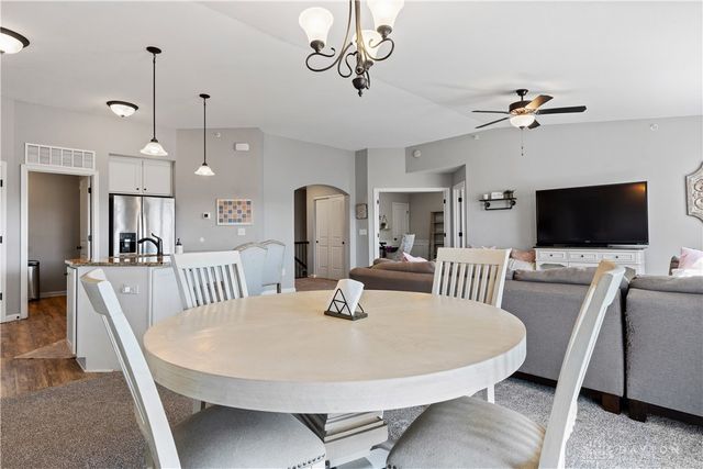 285 Waterhaven Way, Springboro, OH 45066