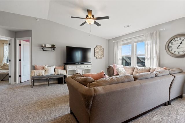 285 Waterhaven Way, Springboro, OH 45066