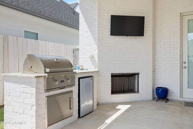 228 Santander Drive, Youngsville, LA 70592