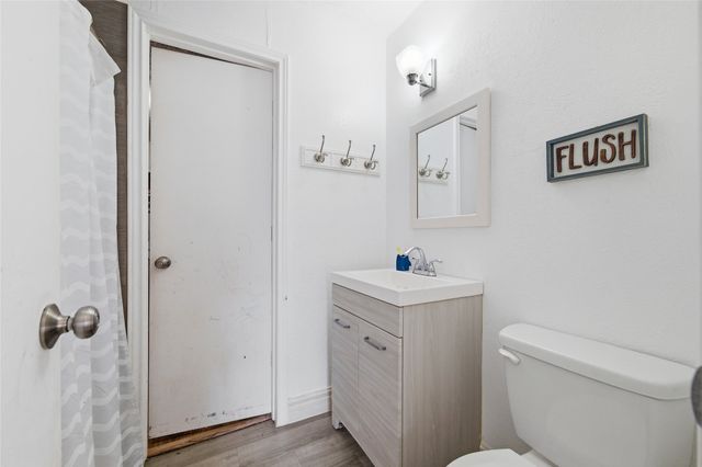 422 Brookview Drive, Desoto, TX 75115