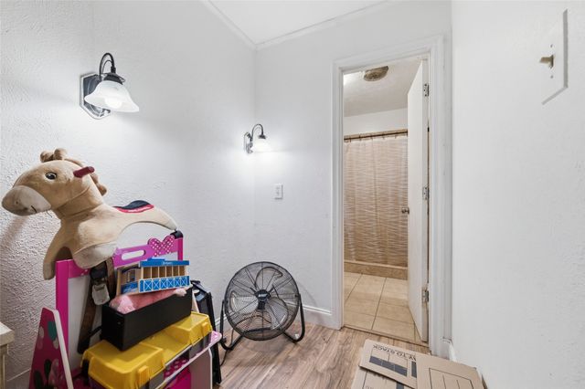 422 Brookview Drive, Desoto, TX 75115