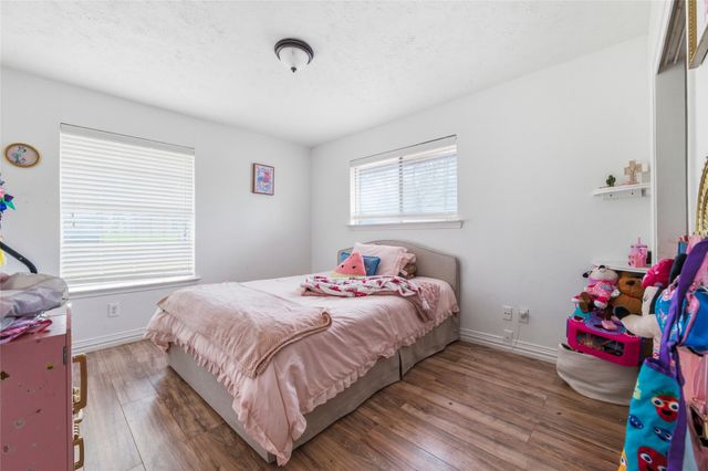 422 Brookview Drive, Desoto, TX 75115