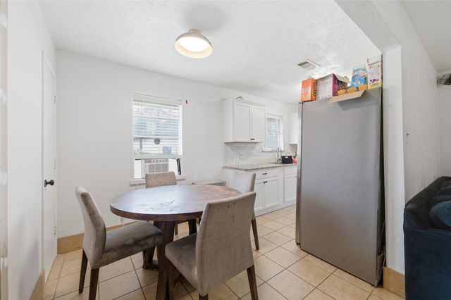 422 Brookview Drive, Desoto, TX 75115