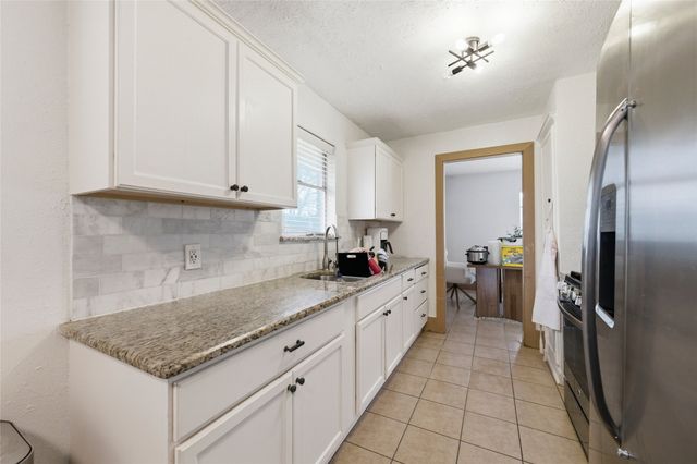 422 Brookview Drive, Desoto, TX 75115