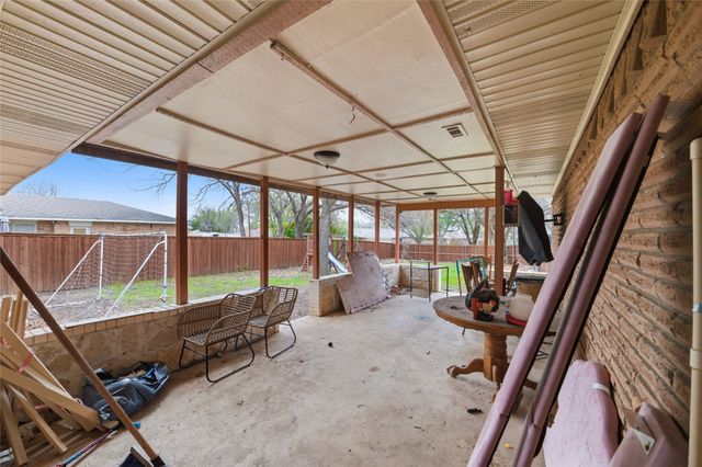 422 Brookview Drive, Desoto, TX 75115