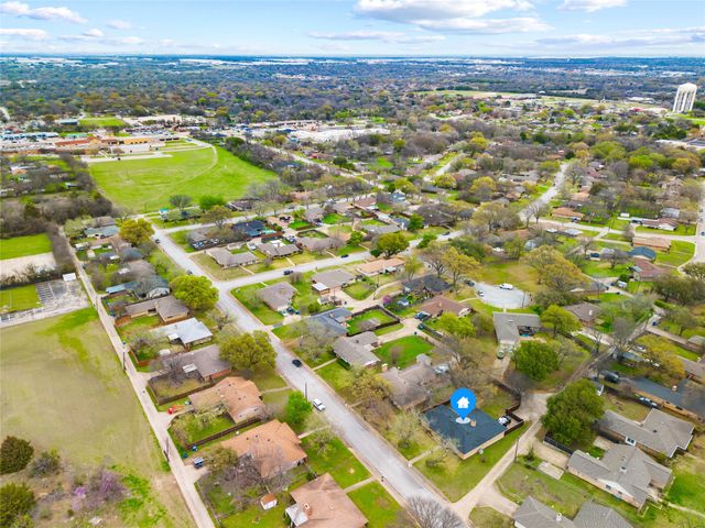 422 Brookview Drive, Desoto, TX 75115