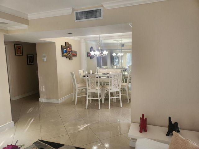 4160 Inverrary Drive 311, Lauderhill, FL 33319
