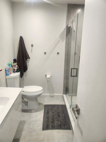 4160 Inverrary Drive 311, Lauderhill, FL 33319