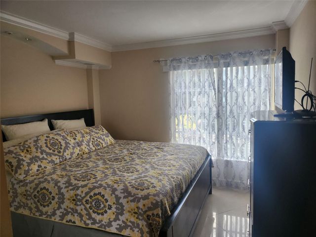 4160 Inverrary Drive 311, Lauderhill, FL 33319