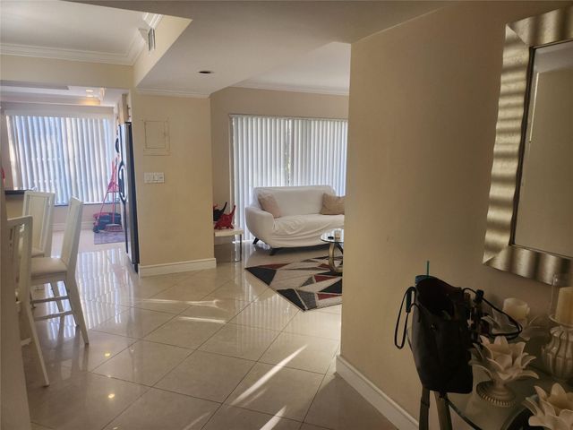 4160 Inverrary Drive 311, Lauderhill, FL 33319