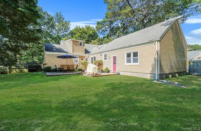 50 Head Of The Neck Road, Bellport, NY 11713