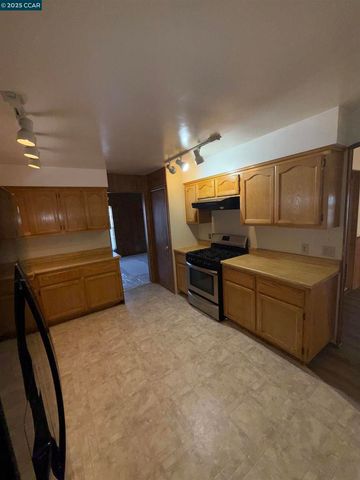 9 9 Palm Drive, Pittsburg, CA 94565