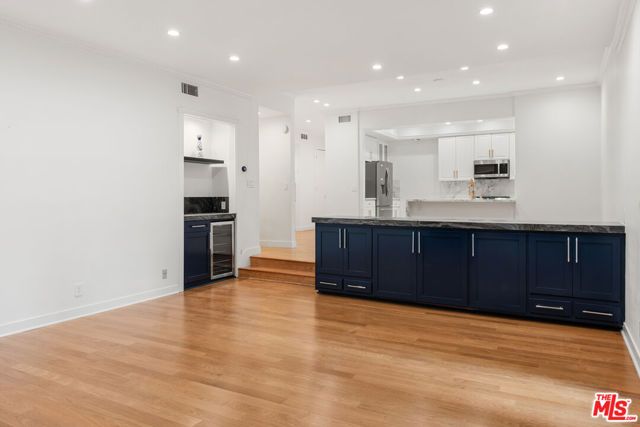 1260 S Beverly Glen Boulevard 101, Los Angeles, CA 90024